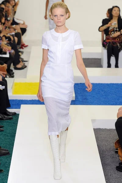 Look 3